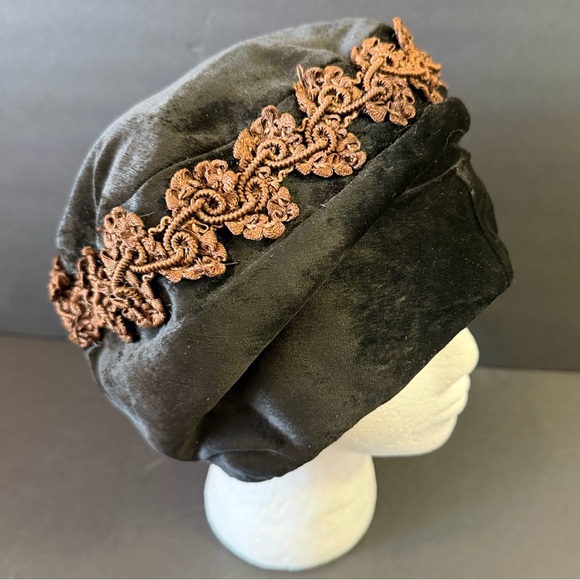 G Howard Hodge Accessories - G Howard Hodge Black Velvet Cloche Hat w Soutache Trim 1920s 1930s Iconic OS